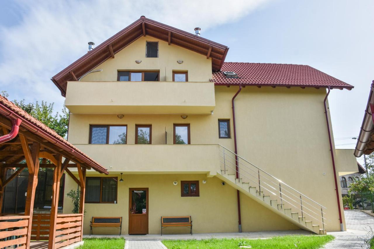 Tomis House Hotel Curtea de Argeş Exterior foto